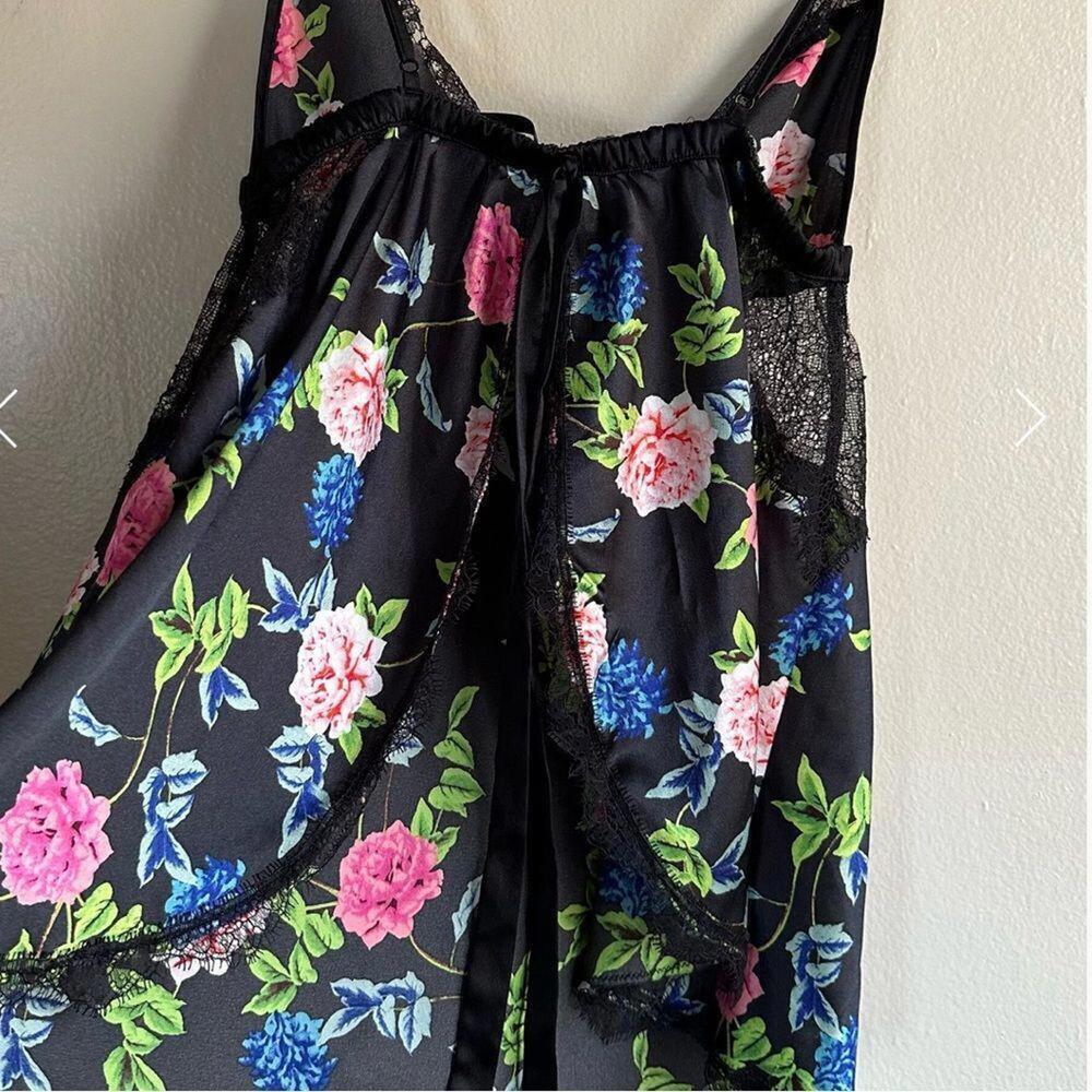 Victorias Secret floral sexy silky top - Picture 3 of 4
